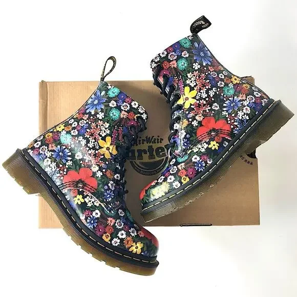 NIB Dr Martens Wanderlust Multi Colored Graphic Floral Lace Up Boots Women’s 6 - Picture 2 of 9